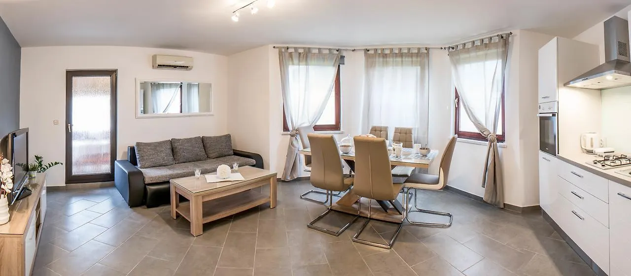 Apartments Limia PUY 0*,